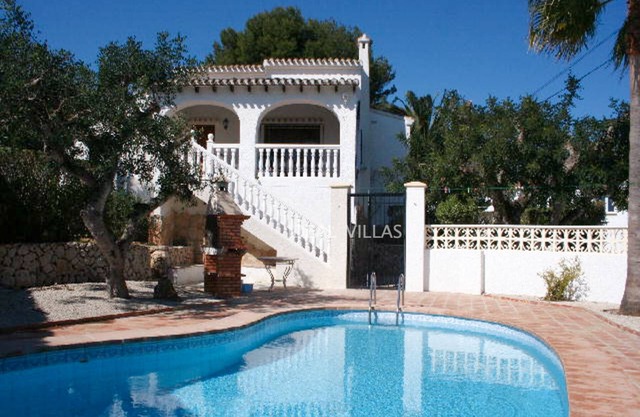 Villa with 3 bedrooms and private pool very close to the beach