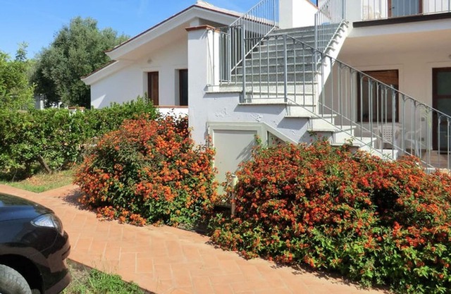 Villa mit einem großen Luxus-Wohnung auf einen kurzen Spaziergang vom Torre di Bari entfernt.