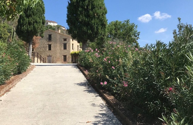 5 Minuten zu Fuß zum Dorf, diese Villa mit 6 Schlafzimmern hat einen privaten Pool und Wi-Fi