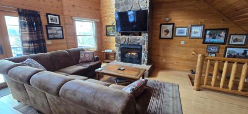 Villa With A View- 4 bedroom townhouse with lake and ski slope views