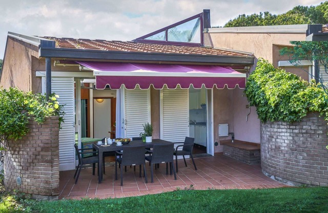 Villa mit Klimaanlage, Pool und Terrasse