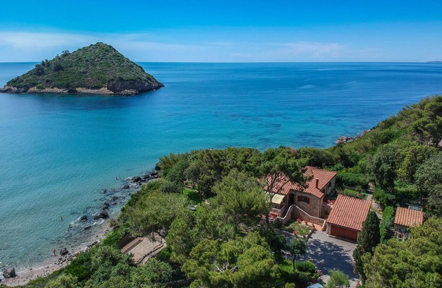 Villa mit direktem Zugang zum Strand und wunderbarem Meerblick in Porto Ercole