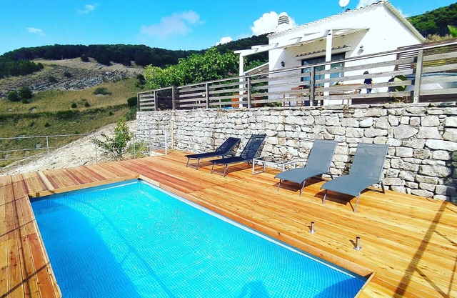 Haus mit Garten und Terrassen auf dem Berg Bonifato, Panoramablick auf den Golf
