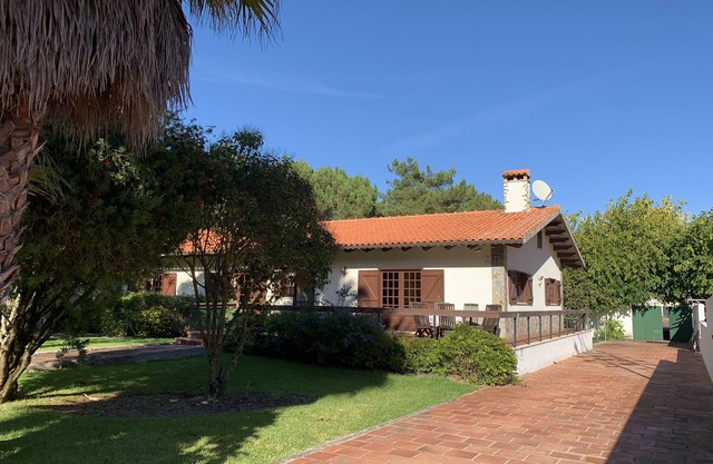 Villa with garden and swimming pool surrounded by nature and close to the beach