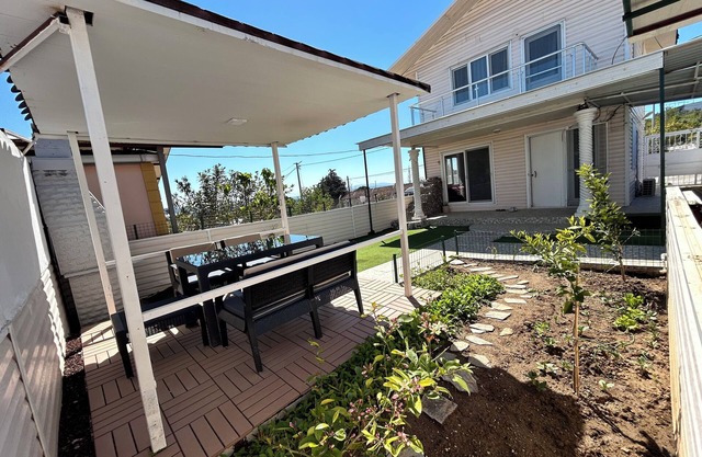 5 min to Airport , 10 min to Fair Villa with Garden