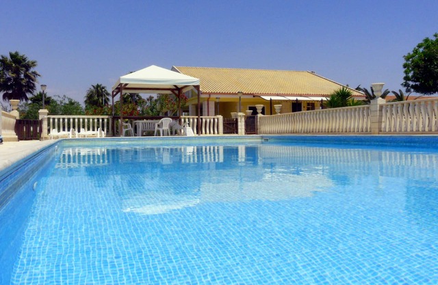 villa mit pool - 8 Räume - 12/16 Personen