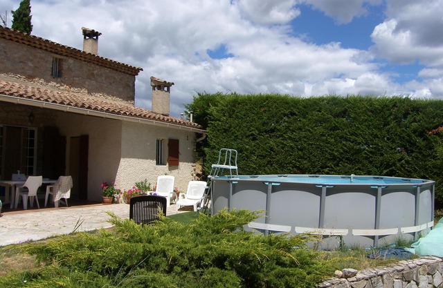 Villa mit Garten von 5000 m2 in Grambois.