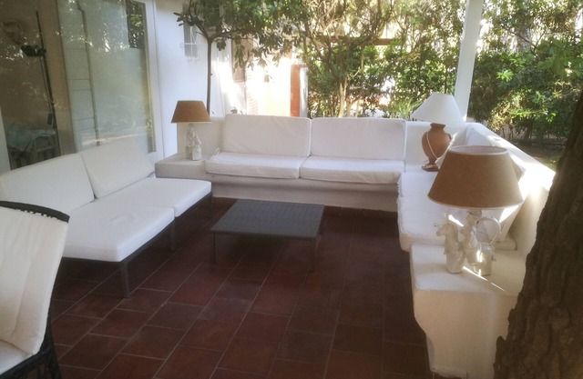 Villa mit Wachmann H24, Veranda, Strand, Golf.