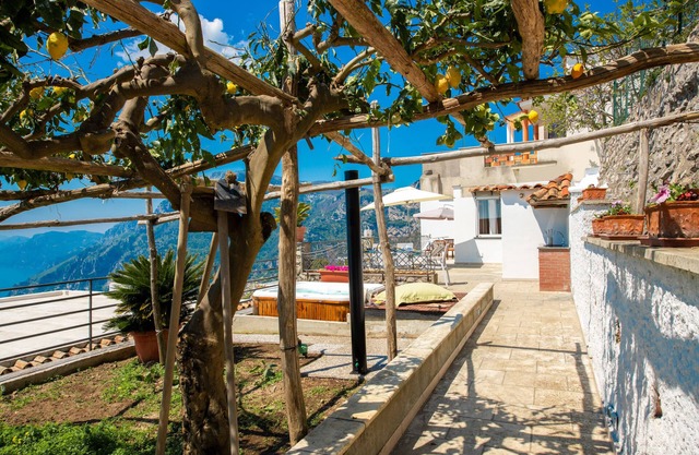 Villa mit beheiztem Whirlpool und Garten