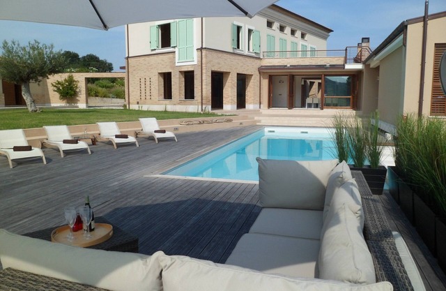 Villa mit privatem Land, privatem Pool und Panoramablick, in der Nähe der Strände