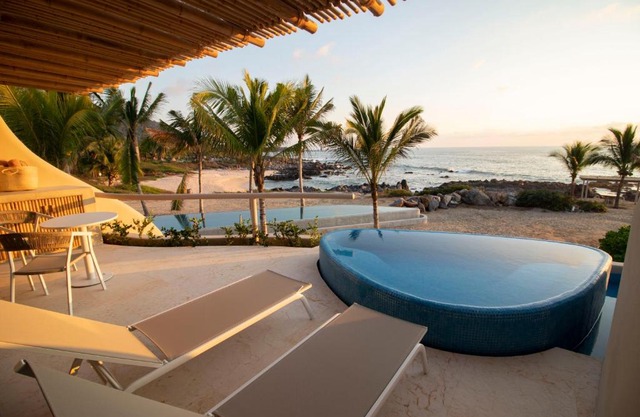Villa with jacuzzi and ocean views