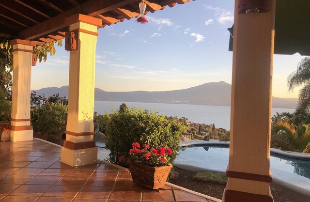 Villa mit See- und Bergblick