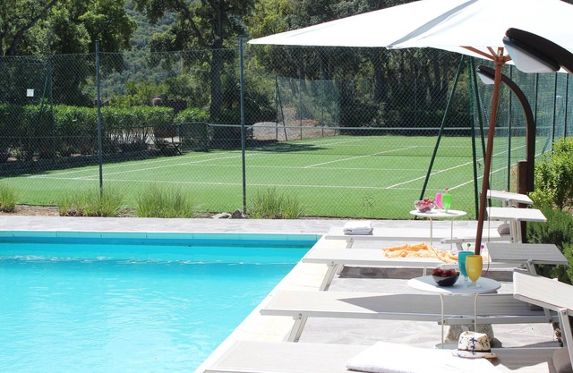 10Min vom Strand, Privat Pool+Tennis+PingPong, grosses Garten, ruhige Lage