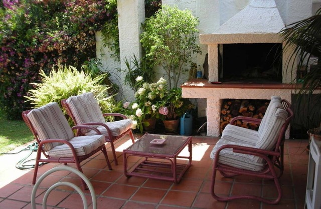 Villa with large garden, 300 meters from the sea and in the exclusive village