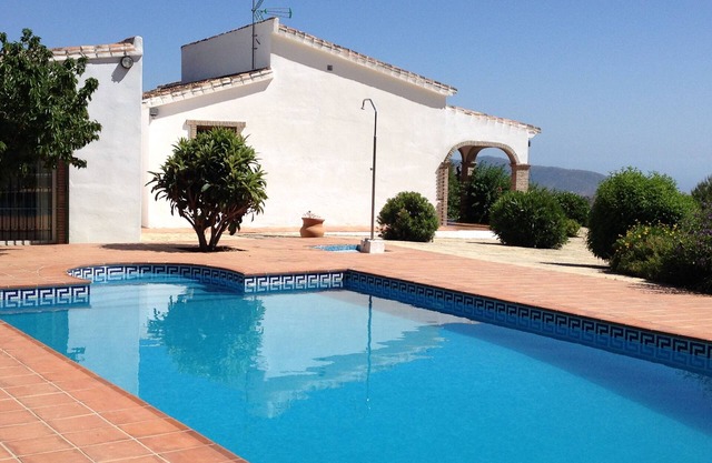 Villa mit großem privatem Pool und fantastischem Berg- und Seeblick