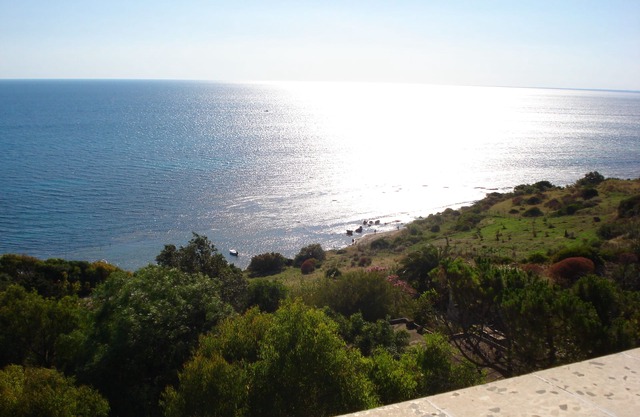 VILLA MIT GROSSEN TERRASSEN UND GÄRTEN MIT MEERBLICK