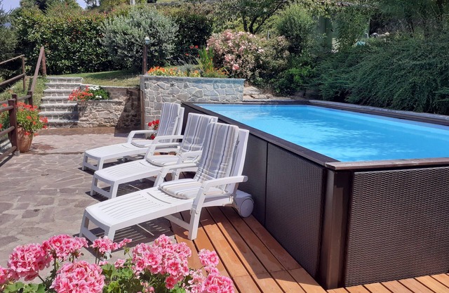 Private Villa, Pool, Blick auf die Berge, in der Nähe von Lucca, Toskana und in der Nähe von Annehmlichkeiten