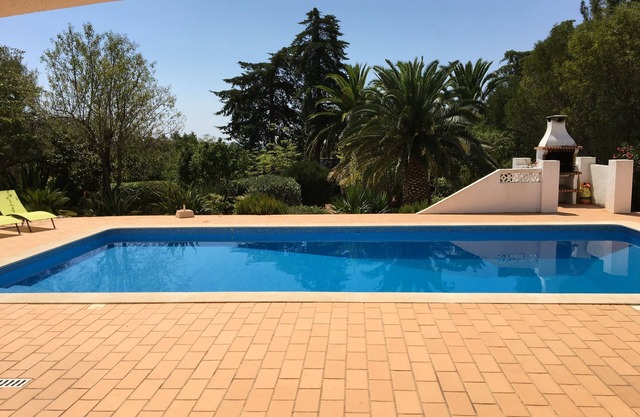 Villa mit eigenem Pool, Klimaanlage, herrlichem Garten und Blick auf die Landschaft