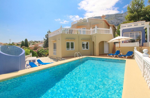 Villa mit Panoramablick all inclusive in Denia für 8 Personen
