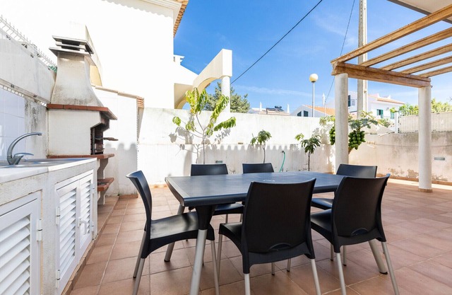 Villa mit Parkplatz im Zentrum des Dorfes by AlgarveManta (10V3)