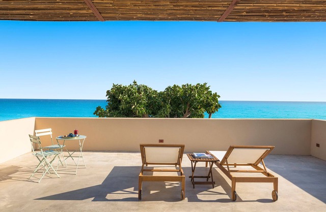 Villa mit Pool, direkt am Meer in Marina di Modica