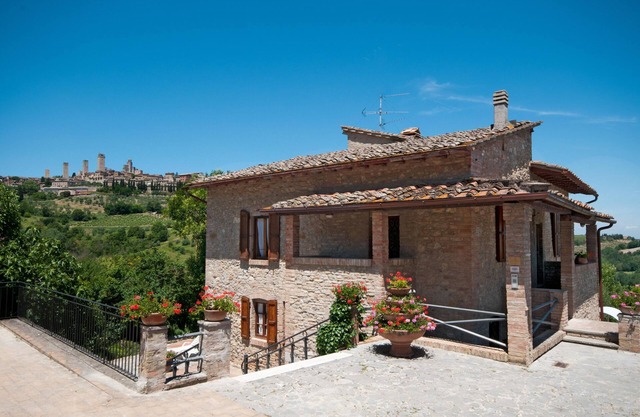 Toskana Villa 4 Schlafzimmer, jedes mit Bad, atemberaubender Aussicht, Pool, A/C