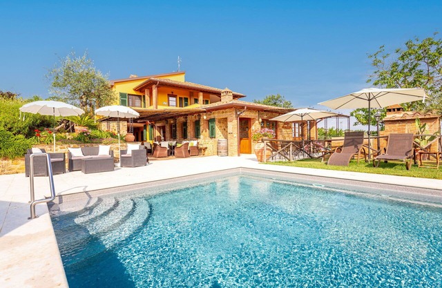 Ferienhaus mit W-LAN, Klimaanlage, Pool, TV, Innenhof, Panoramablick, Parkplatz, bei San Gimignano