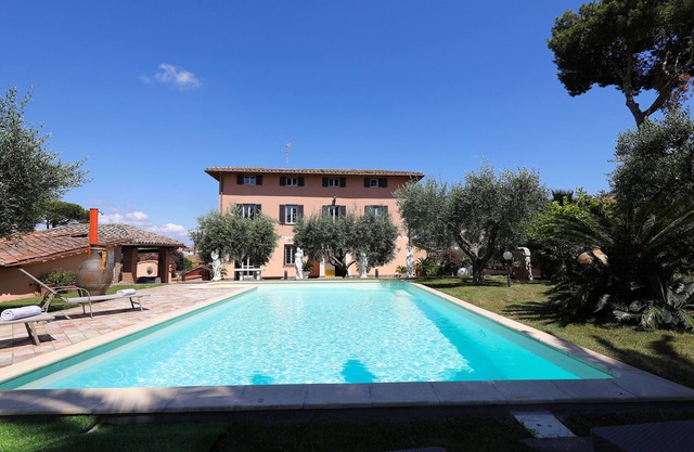 Villa mit Pool, nur wenige Minuten vom historischen Zentrum entfernt