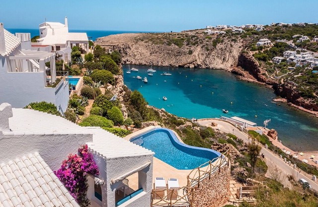 Villa mit Pool und herrlichem Blick auf den Strand von Cala Morell