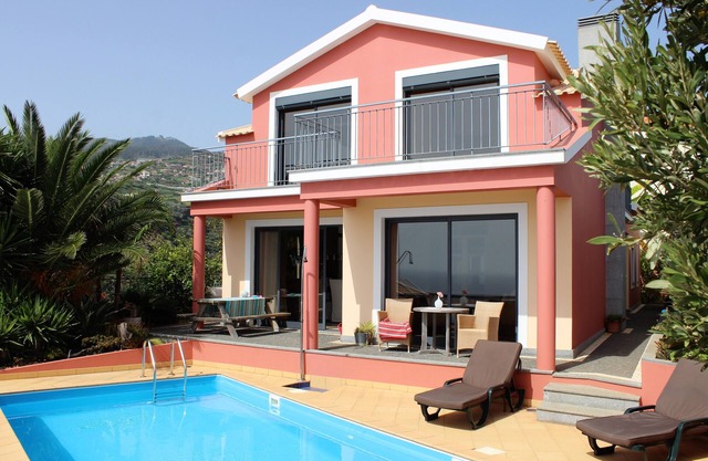 Villa mit Pool und atemberaubenden Blick in Strandnähe von Ponta do Sol