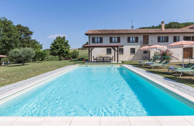 Villa mit Pool und Panoramablick, umgeben von Natur, 45 Minuten von der Adriaküste entfernt