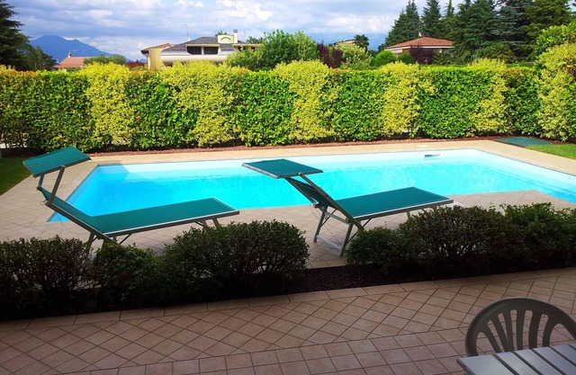 Villa mit Pool 100 m vom See entfernt