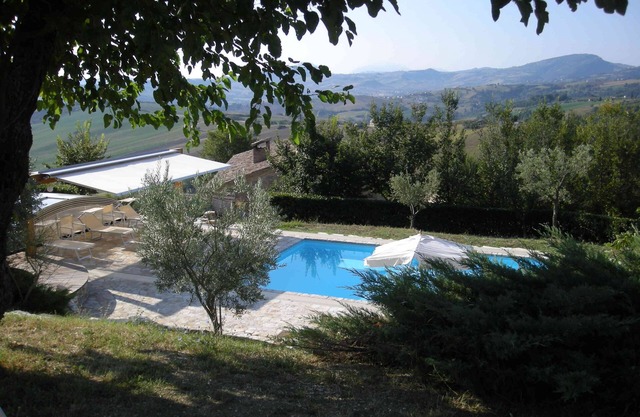 Villa mit Pool, nicht weit vom Meer, ruhig gelegen, mit herrlichem Ausblick