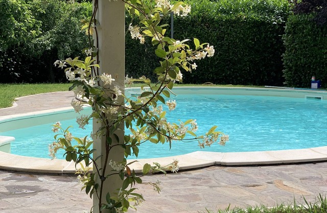 VILLA MIT POOL ZUR ENTSPANNUNG