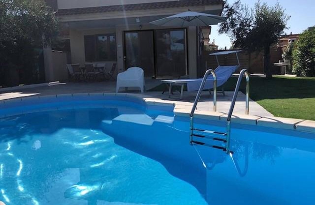 Villa mit Pool in einem ruhigen Dorf in der Nähe des schönen Sandstrandes von Costa Rei