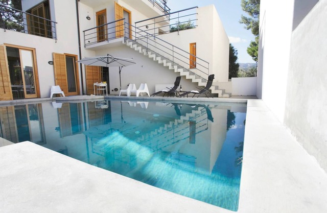 Villa With Pool Garden Near The Sea