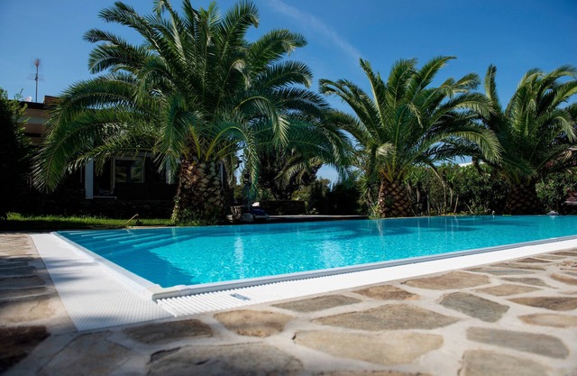 VILLA MIT POOL