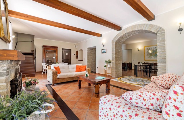 Erholsame Villa in Albanella mit Whirlpool