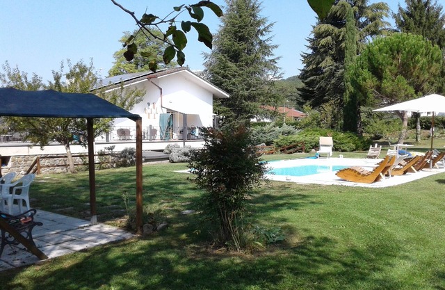 Villa mit Pool in der Nähe 5 Terre, unabhängiges Zimmer, großer Park