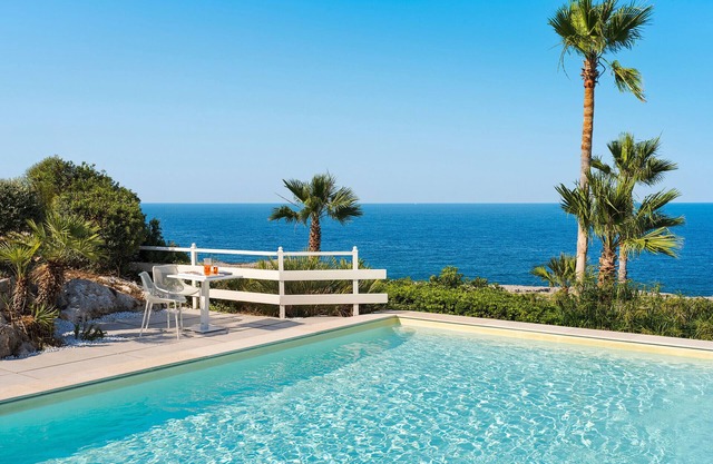 Villa with pool, sea front location near Syracuse, Sicily