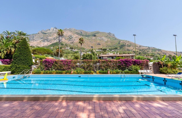 Haus mit Pool und Garten von über 1000 Quadratmetern