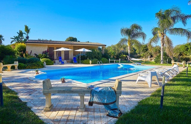Villa mit Pool, Aussicht, A/C, Garten