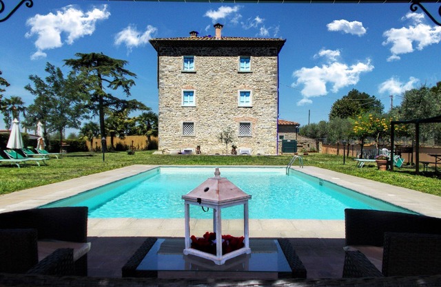 Altes Herrenhaus 1 km vom Dorf Fratta und 7 km vom schönen Cortona entfernt. Ideal für große Gruppen