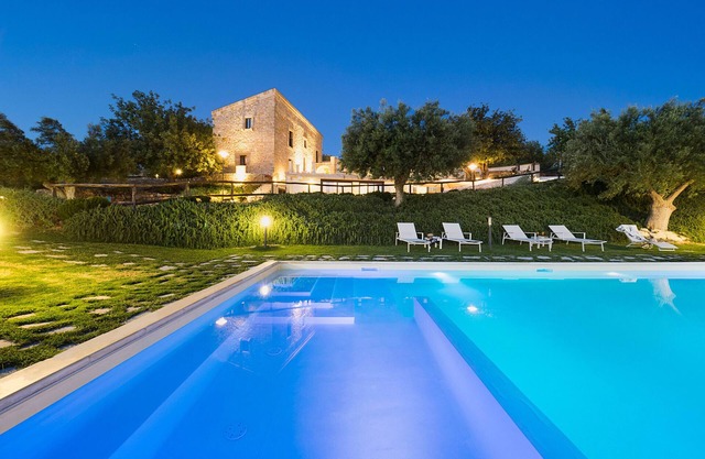 Villa with pool, wellness area and private tennis court - 8 pax