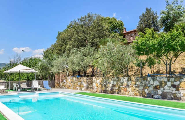 Villa mit privatem Pool, Klimaanlage in der Nähe von Weingütern, 3 km vom Dorf