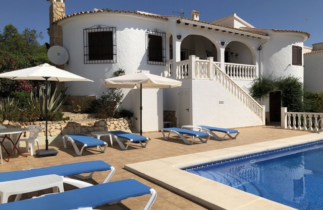 Villa mit privatem Pool und Meerblick