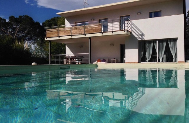 Villa with private pool and barbecue 15min beach