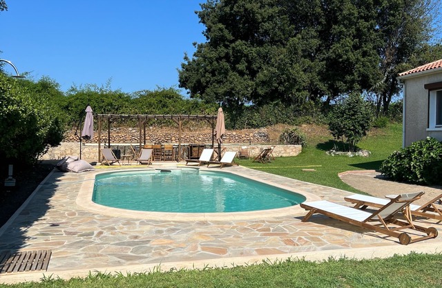 Villa mit privatem Pool und Parkplatz, privater Garten, für max. 10 Personen.