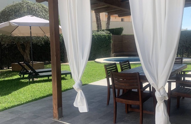 PRIVATE VILLA BEI 50 MTS STRAND MIT POOL IN OLIVA NOVA