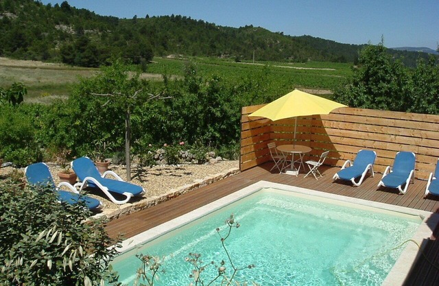 Ferienhaus mit eigenem beheizten,, auf die Weinberge, 25 km vom Meer entfernt